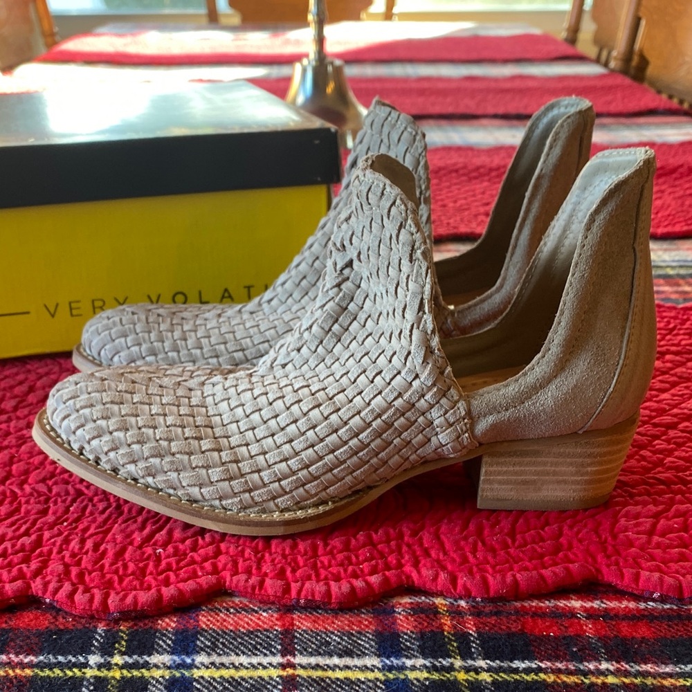 Very Volatile Woven Cream Ankle Booties